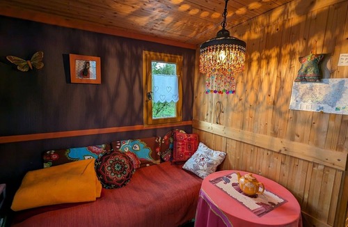 Sercoeur Bed & Breakfast | Charming Gypsy Caravan near Epinal with Comfort and Garden Oasis
