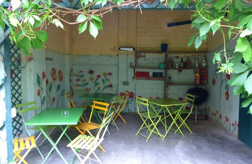 Dompierre-sur-Besbre Cottage | Charming Home with Garden, 4km from Le Pal, Sleeps 8, Pet-Friendly, WiFi, Near Shops