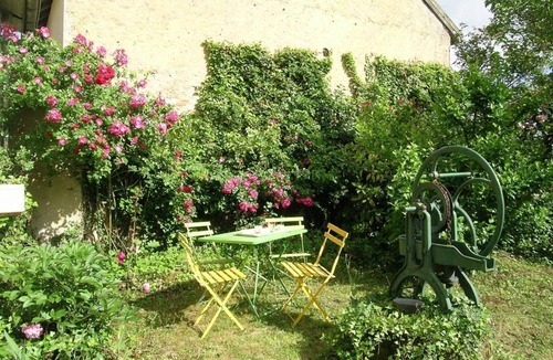 Dompierre-sur-Besbre Cottage | Charming Home with Garden, 4km from Le Pal, Sleeps 8, Pet-Friendly, WiFi, Near Shops