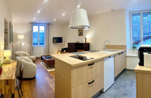 Lons-le-Saunier House | Charming house with garden in the heart of Lons-le-Saunier.