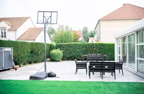 Bussy-Saint-Georges House | Charming luxury villa near Disneyland Paris. 6 bedrooms. Air-conditioned. Sleeps 16