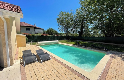 Saint-Genis-Pouilly Villa | Charming pool villa near Geneva