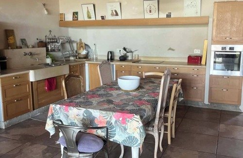 Tulette House | Charming Provencal farmhouse surrounded by vineyards