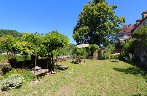 Limeuil House | CHARMING RENOVATED 16th CENTURY VILLAGE HOUSE IN THE LISTED VILLAGE OF LIMEUIL