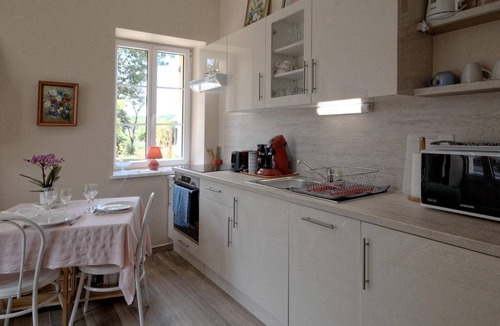 Montagney Cottage | Charming renovated cottage with terrace and private parking in park, pet friendly