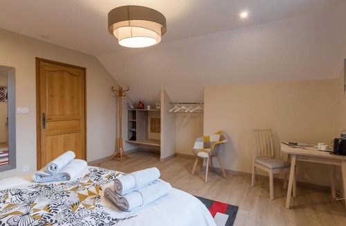 Vyans-le-Val Bed & Breakfast | Charming room for 2 with sauna and bikes in Vyans-le-Val