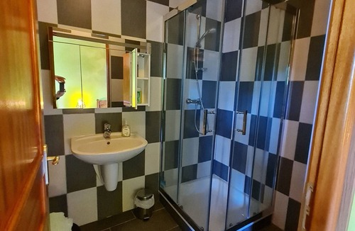 Xivry-Circourt Bed & Breakfast | Charming Room with Private Bathroom and Shared Lounge, Near Belgium and Luxembourg