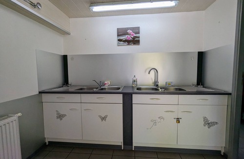 Ferdrupt Cottage | Charming Roulotte Stay: Streamside Serenity, Sauna, Massage & Ideal for Family or Friends