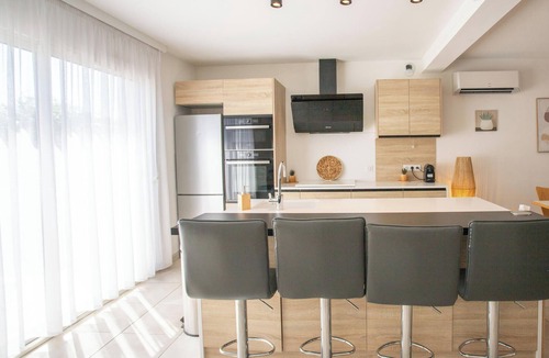 Callian Ski Chalet | Charming Semi-Detached House with Terrace, Private Jacuzzi, and Garden