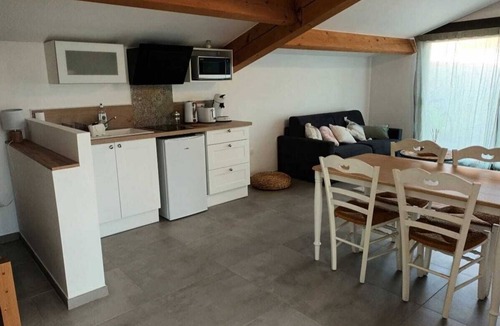 Bouillargues Apartment | Charming studio-cabin in quiet location near Nîmes and beaches