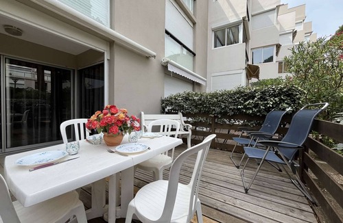 Port Rive Gauche Apartment | Charming Studio with Parking, Terrace & Pool Close to Grazel Beach, Gruissan