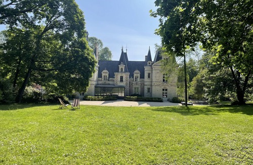 Bouchemaine Bed & Breakfast | Charming suite with sauna at Château Le Fresne