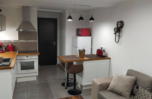 Laveyron Apartment | Charming T2 apartment in villa with spa