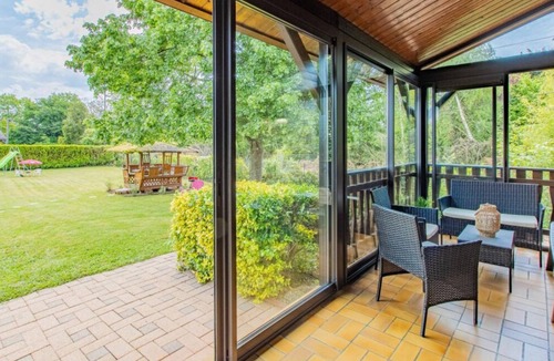 Toulon-sur-Arroux Ski Chalet | Charming wooden house with private garden - relaxation guaranteed