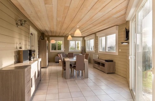 Vy-le-Ferroux Cottage | Charming wooden house with pool and pets allowed