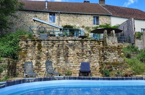 Laferte-sur-Amance Bed & Breakfast | Chateau d'Impasse