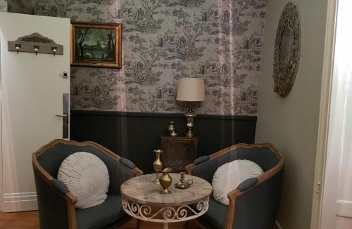 Joudes Bed & Breakfast | Chateau de Joudes Suite de la Baronne