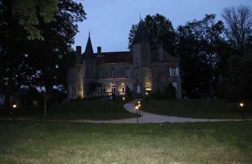 Saint-Forgeot Apartment | Château de Millery, Studio Closer to the Stars