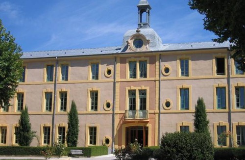 Montbrun-les-Bains Apartment | Chateau des Gipières