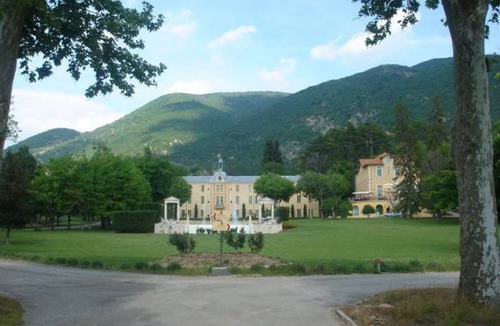 Montbrun-les-Bains Apartment | Chateau des Gipières