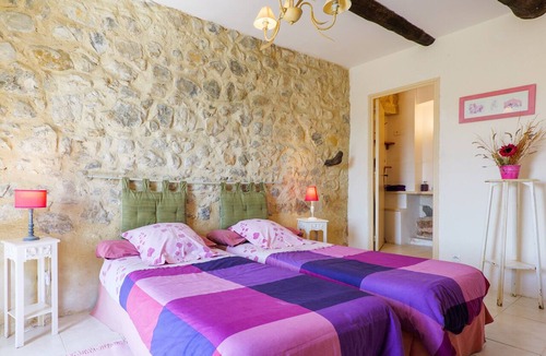 Gras Bed & Breakfast | Chez Bacchus - Syrah Room with Private Terrace and Wi-Fi