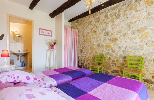 Gras Bed & Breakfast | Chez Bacchus - Syrah Room with Private Terrace and Wi-Fi
