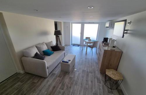 Tavaux House | Chez CaLo - Chambre avec espace de vie climatisé