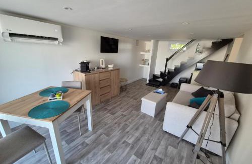 Tavaux House | Chez CaLo - Chambre avec espace de vie climatisé