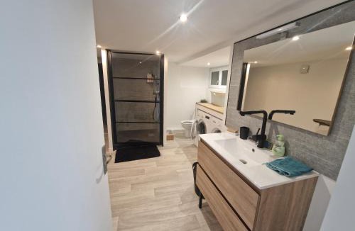Tavaux House | Chez CaLo - Chambre avec espace de vie climatisé
