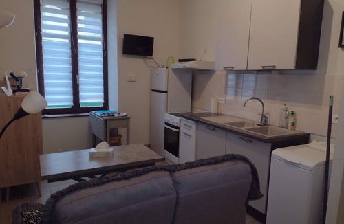 Bourbonne-les-Bains Apartment | Chez Caroline, RDC near the spa