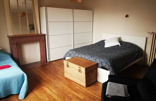 Gray-la-Ville Bed & Breakfast | Chez Sandrine Guest Rooms and Table d'hôtes with Pool