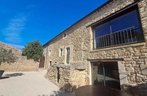 Suze-la-Rousse House | Chez Véro Gîte & Chambres d'hôtes " Le Juvaquatre "