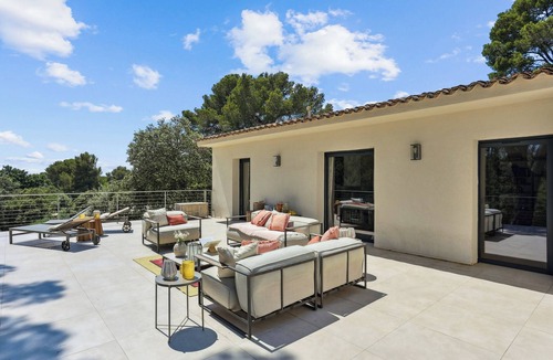 Saint-Marc-Jaumegarde Villa | Chic and spacious Balinese-style villa - peaceful and quiet, close to Aix-en-Pce