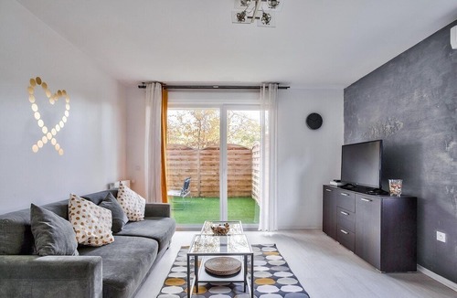 Orly Apartment | Chic apart with terrace and parking - Chic apart with terrace and parking in Orly