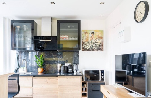 Le Kremlin-Bicetre Apartment | Chic Parisian Apartment - Air-Con, 1-Bed