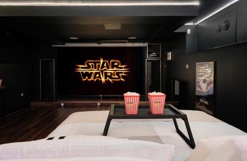 Plateau de Haye Apartment | Cinema Room haut de gamme avec balnéothérapie