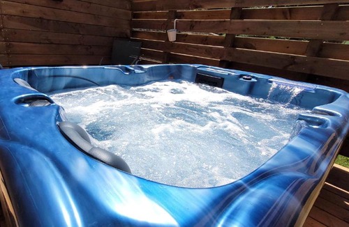 Soulages Bed & Breakfast | Clos De La Ronziere Avec Jacuzzi