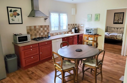 Carpentras House | Close to the Via Venaissia, a haven of peace for nature lovers.