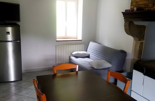 Saint-Symphorien-de-Marmagne House | Country House in a Peaceful Hamlet