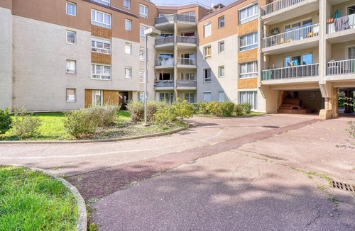 L'Hay-les-Roses Apartment | Cocoon rose garden