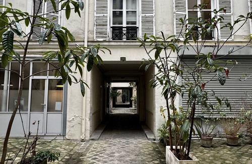 Quartier de Rochechouart Apartment | Cocooning flat
