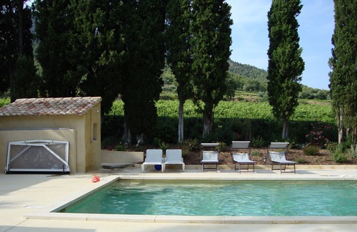 Saint-Hippolyte-le-Graveyron Apartment | Comfortable air-conditioned gîte, park and swimming pool, near Ventoux cyclists welcome