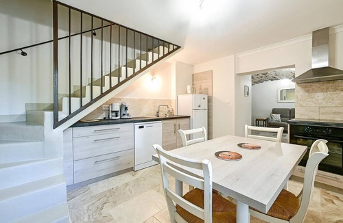 Saint-Germain House | Come to this beautiful cottage in a quiet location near the famous village of Vogüé.