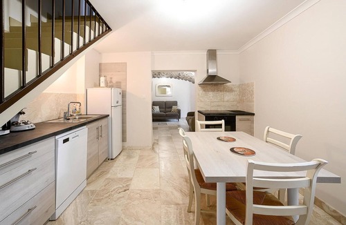 Saint-Germain House | Come to this beautiful cottage in a quiet location near the famous village of Vogüé.