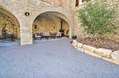 Saint-Germain House | Come to this beautiful cottage in a quiet location near the famous village of Vogüé.