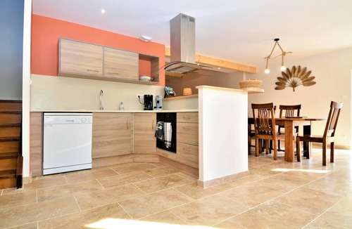 Saint-Germain House | Come to this beautiful cottage in a quiet location near the famous village of Vogüé.