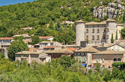 Saint-Germain House | Come to this beautiful cottage in a quiet location near the famous village of Vogüé.