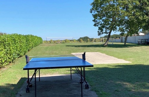Chenac-Saint-Seurin-d'Uzet House | Comfortable gîte for 8 people with swimming pool, large garden - Sea 15 km away