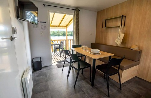 Champagney House | Comfort 2-Bedroom Waterfront Mobile Home for 4 People