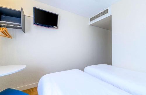 Louis Bertrand-Mirabeau-Semard Hotel | Comfort Hotel Paris Porte d'Ivry